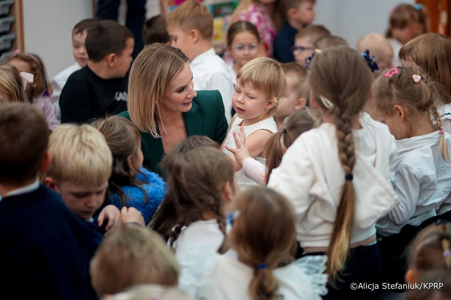 004_B_Pierwsza_Dama_Marta_Nawrocka_wizyta_przedszkole_218_Warszawa_29-09-2025_DSC04958.jpg