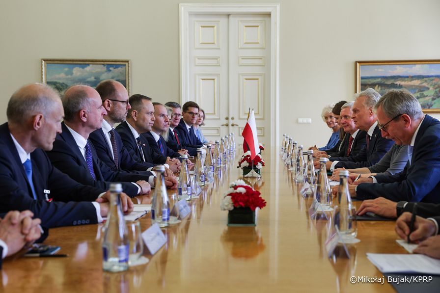 007_Karol_Nawrocki_Wizyta_Litwa_spotkanie_delegacji_08-09-2025_MWB14858.jpg.JPG