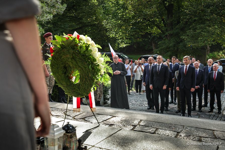 007_Prezydent_Karol_Nawrocki_Litwa_Cmentarz_na_Rosie_20250908_MWB16383.jpg