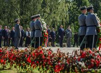 023_Karol_Nawrocki_Wizyta_Finalandia_Cmentarz_Hietaniemi_Krzyż_Bohaterów_09-09-2025_MWB29296.jpg