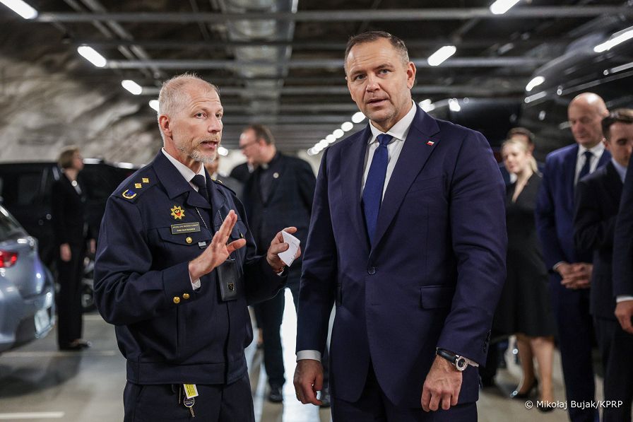 003_Prezydent_Karol_Nawrocki_Helsinki_wizyta_Schron_Obrony_Cywilnej-Merihaka_20250909_MWB12125.jpg
