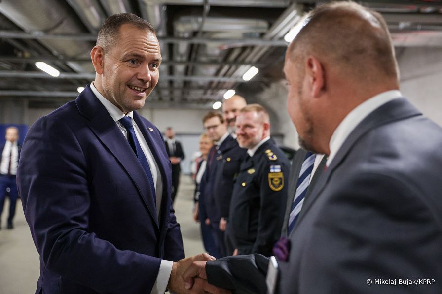 002_Prezydent_Karol_Nawrocki_Helsinki_wizyta_Schron_Obrony_Cywilnej-Merihaka_20250909_MWB12106.jpg
