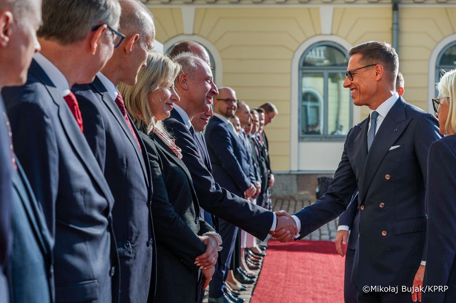 005_Karol_Nawrocki_Wizyta_Finlandia_powitanie_Alexander Stubb_09-09-2025_MWB28394.jpg.JPG