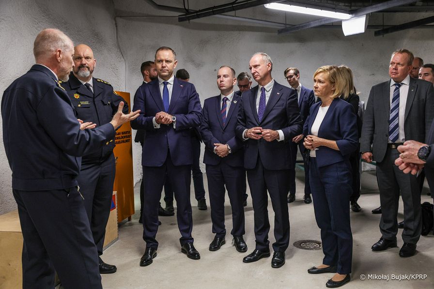 013_Prezydent_Karol_Nawrocki_Helsinki_wizyta_Schron_Obrony_Cywilnej-Merihaka_20250909_MWB12639.jpg
