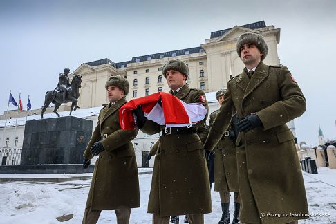 009_Zmiana_flagi_Palac_Prezydencki_20260110_GJA_1863.jpg