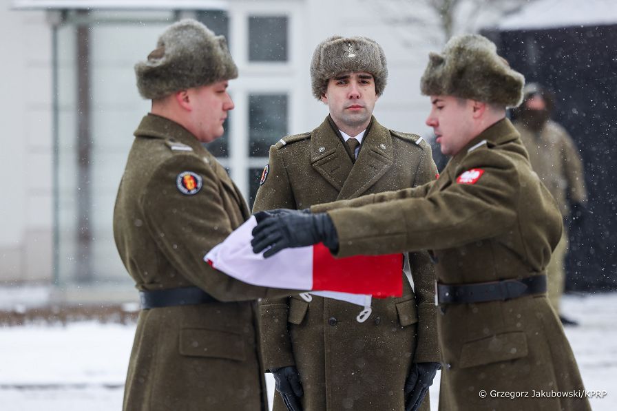 007_Zmiana_flagi_Palac_Prezydencki_20260110_GJB_2033.jpg