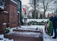002_Jan Kasprzyk_Złożenie wieńca na grobie Romana Dmowskiego w 87 rocznicę śmierci_02-01-2026_LB_07896.jpg