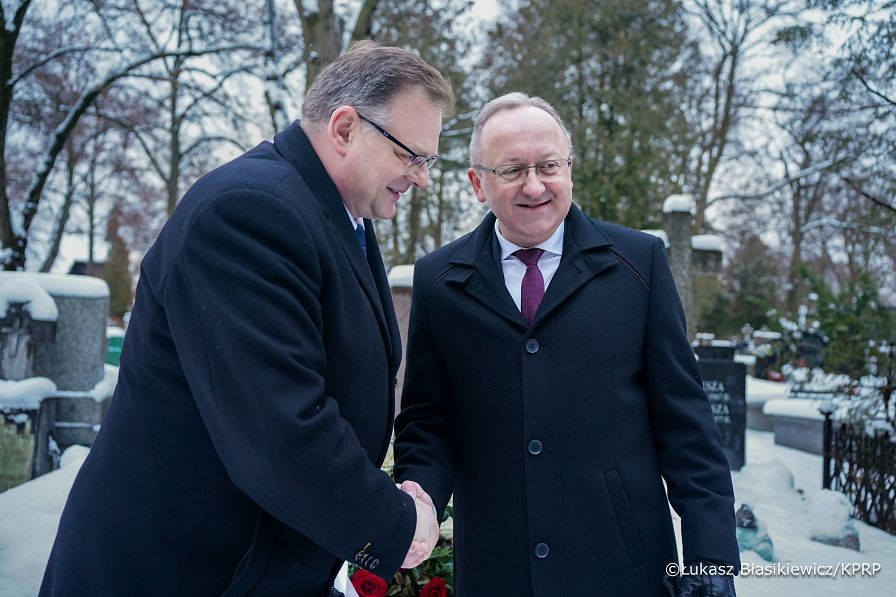 001_Jan Kasprzyk_Złożenie wieńca na grobie Romana Dmowskiego w 87 rocznicę śmierci_02-01-2026_LB_07876.jpg
