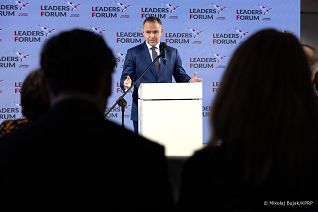 003_Prezydent_Karol_Nawrocki_wystapienie_panel_Three_Seas_Initiative_20260122_MWB16503.jpg