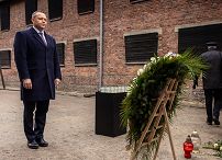 009_Prezydent_Karol_Nawrocki_wiazanka_pomnik_rtm_Witolda_Pileckiego_20260127_MWB10224.jpg