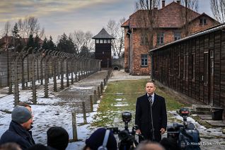015_Prezydent_Karol_Nawrocki_Auschwitz_rocznica_wyzwolenia_obozu_20260127_MWB20157.jpg