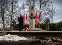 002_Prezydent_Karol_Nawrocki_wiazanka_pomnik_rtm_Witolda_Pileckiego_20260127_MWB19772.jpg