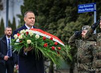 001_d_Prezydent_Karol_Nawrocki_wiazanka_pomnik_rtm_Witolda_Pileckiego_20260127_MWB29418.jpg