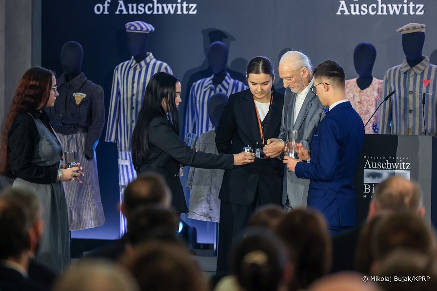 031_Prezydent_Karol_Nawrocki_Auschwitz_rocznica_wyzwolenia_obozu_20260127_MWB21455.jpg
