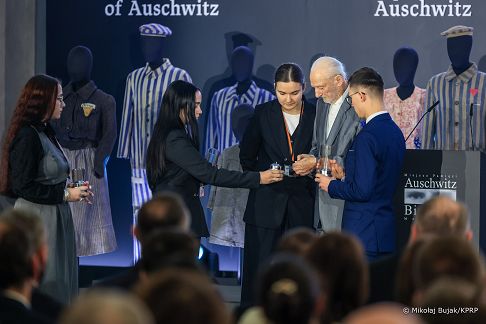 031_Prezydent_Karol_Nawrocki_Auschwitz_rocznica_wyzwolenia_obozu_20260127_MWB21455.jpg