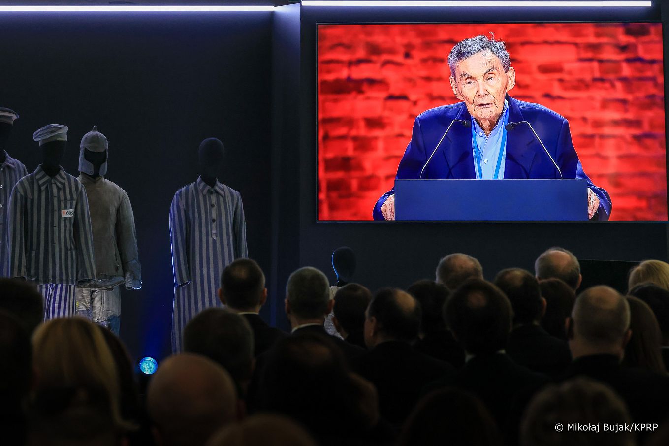 025_Prezydent_Karol_Nawrocki_81_rocznica_wyzwolenia_Auschwitz_20260127_MWB20914.jpg