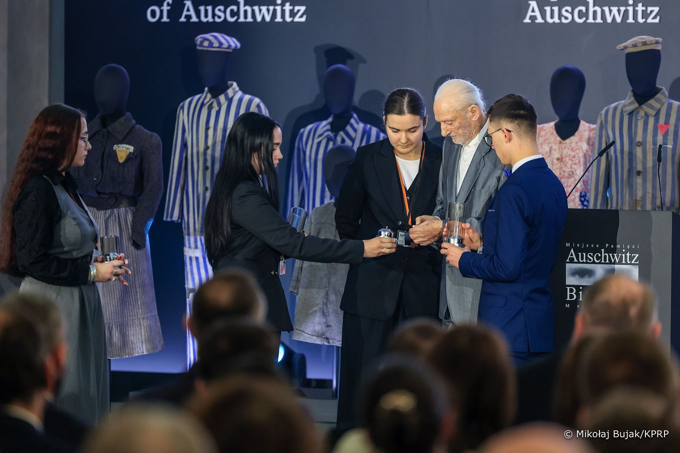 028_Prezydent_Karol_Nawrocki_81_rocznica_wyzwolenia_Auschwitz_20260127_MWB21455.jpg