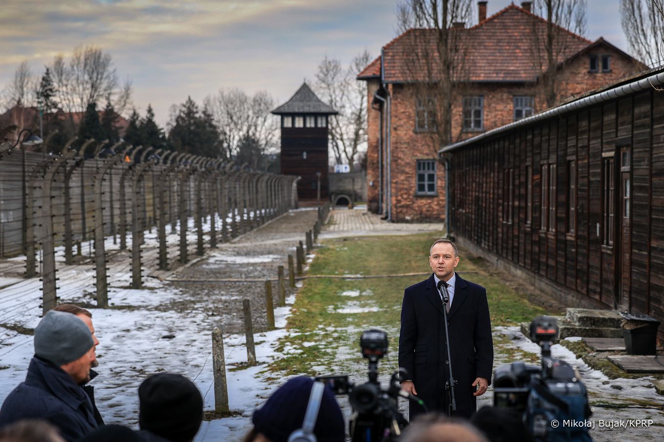 013_Prezydent_Karol_Nawrocki_81_rocznica_wyzwolenia_Auschwitz_20260127_MWB20157.jpg