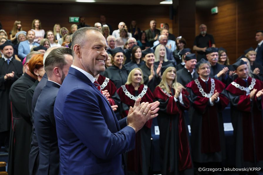 017_Prezydent Karol Nawrocki_Rozpoczęcia roku Akademickiego_Akademia im. Jakuba z Paradyża_01-10-2026_GJB_0130.jpg.JPG