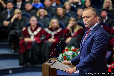 013_Prezydent Karol Nawrocki_Rozpoczęcia roku Akademickiego_Akademia im. Jakuba z Paradyża_01-10-2026_1S7A5033.jpg.JPG