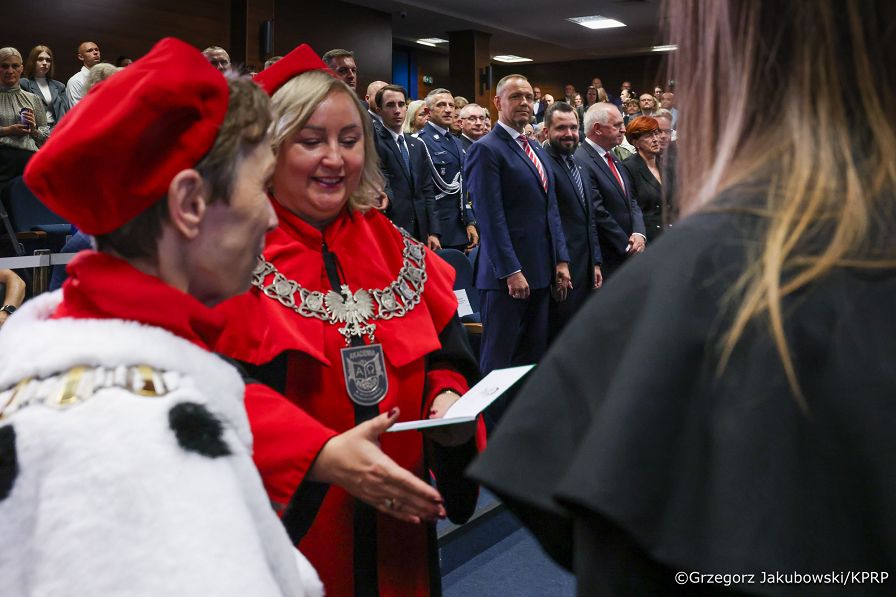 016_Prezydent Karol Nawrocki_Rozpoczęcia roku Akademickiego_Akademia im. Jakuba z Paradyża_01-10-2026_GJB_0111.jpg.JPG