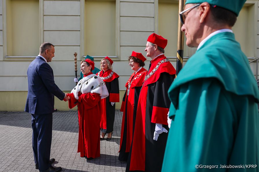 001_Prezydent Karol Nawrocki_Rozpoczęcia roku Akademickiego_Akademia im. Jakuba z Paradyża_01-10-2026_GJB_9812.jpg.JPG