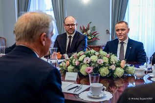006_Prezydent_Karol_Nawrocki_wizyta_Jonas_Garh_Store_Premier_Królestwa_Norwegii_20261012_MWB12408.jpg