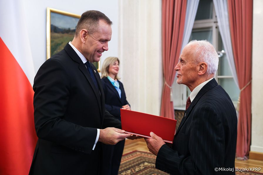 003_Prezydent Karol Nawrocki_Uroczystość wręczenia aktów powołania Członkom Kapituły Orderu Odrodzenia Polski_13-10-2026_MWB12467.jpg.JPG