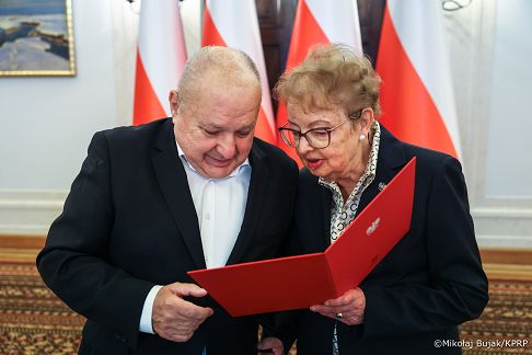 010_Prezydent Karol Nawrocki_Uroczystość wręczenia aktów powołania Członkom Kapituły Orderu Odrodzenia Polski_13-10-2026_MWB12651.jpg.JPG