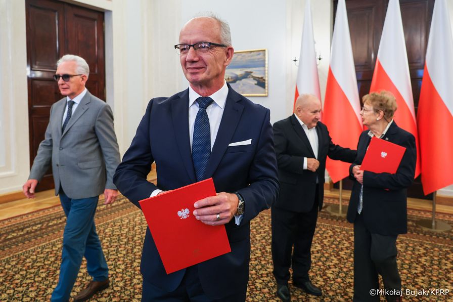 009_Prezydent Karol Nawrocki_Uroczystość wręczenia aktów powołania Członkom Kapituły Orderu Odrodzenia Polski_13-10-2026_MWB12644.jpg.JPG