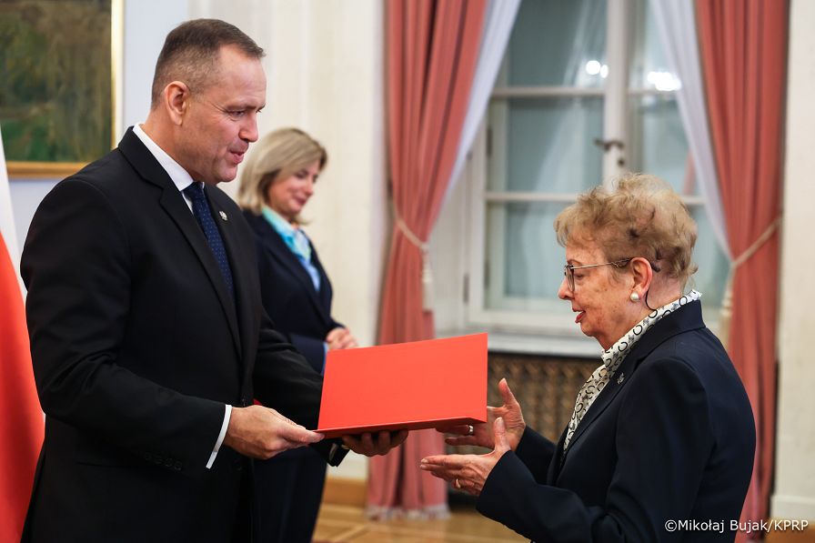 004_Prezydent Karol Nawrocki_Uroczystość wręczenia aktów powołania Członkom Kapituły Orderu Odrodzenia Polski_13-10-2026_MWB12495.jpg.JPG