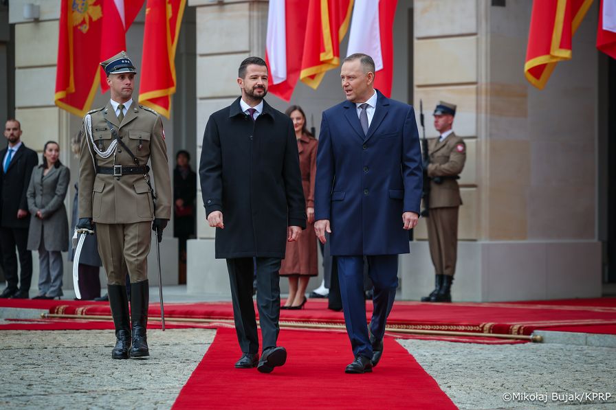 010_Prezydent Karol Nawrocki_Wizyta Prezydenta Czarnogóry Jakova Milatovicia i Małżonki_powitanie_14-10-2026_MWB27782.jpg.JPG
