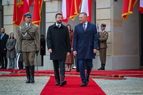010_Prezydent Karol Nawrocki_Wizyta Prezydenta Czarnogóry Jakova Milatovicia i Małżonki_powitanie_14-10-2026_MWB27782.jpg.JPG