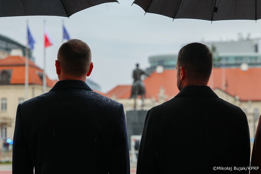 004_Prezydent Karol Nawrocki_Wizyta Prezydenta Czarnogóry Jakova Milatovicia i Małżonki_powitanie_14-10-2026_MWB28055.jpg.JPG