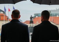 004_Prezydent Karol Nawrocki_Wizyta Prezydenta Czarnogóry Jakova Milatovicia i Małżonki_powitanie_14-10-2026_MWB28055.jpg.JPG