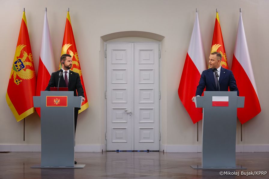 025_Prezydent Karol Nawrocki_Wizyta Prezydenta Czarnogóry Jakova Milatovicia i Małżonki_konferencja prasowa_14-10-2026_MWB14075.jpg.JPG