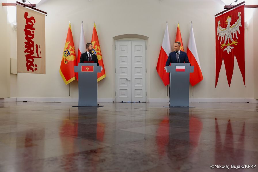 027_Prezydent Karol Nawrocki_Wizyta Prezydenta Czarnogóry Jakova Milatovicia i Małżonki_konferencja prasowa_14-10-2026_MWB14116.jpg.JPG