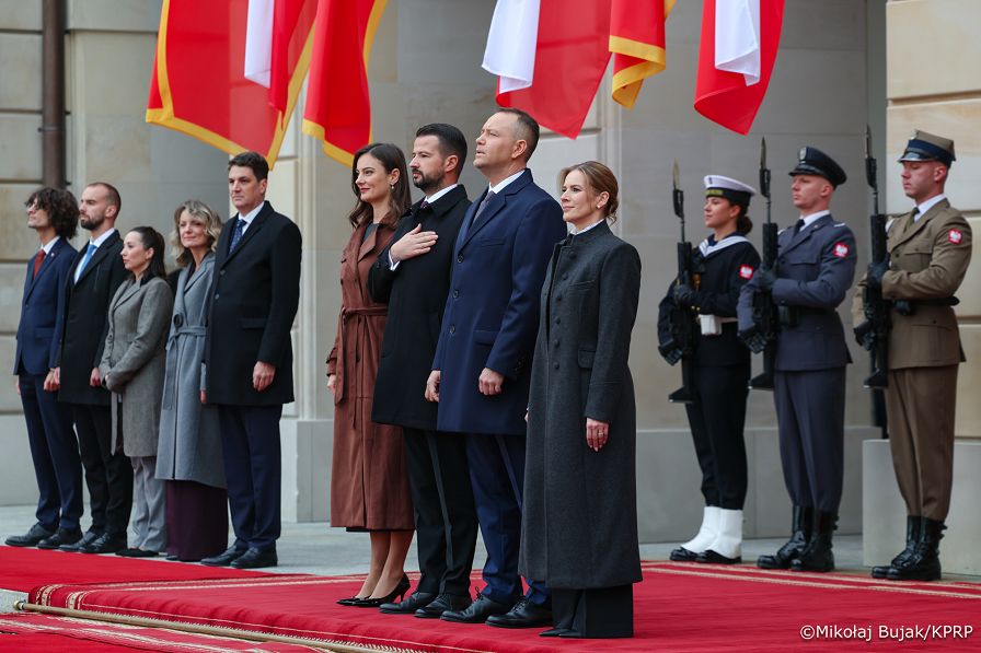 005_Prezydent Karol Nawrocki_Wizyta Prezydenta Czarnogóry Jakova Milatovicia i Małżonki_powitanie_14-10-2026_MWB27582.jpg.JPG