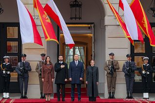 003_Prezydent Karol Nawrocki_Wizyta Prezydenta Czarnogóry Jakova Milatovicia i Małżonki_powitanie_14-10-2026_MB2_5778.jpg.JPG