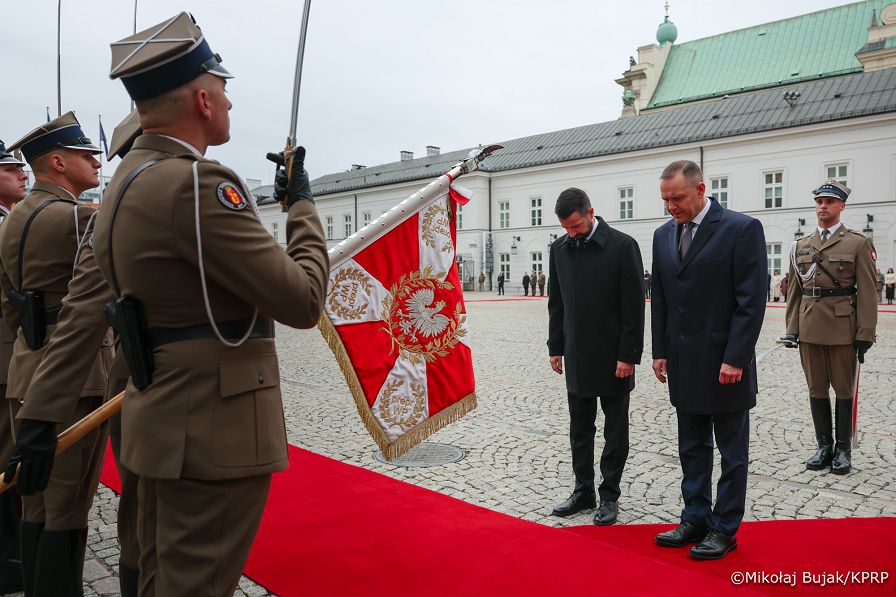 011_Prezydent Karol Nawrocki_Wizyta Prezydenta Czarnogóry Jakova Milatovicia i Małżonki_powitanie_14-10-2026_MWB13107.jpg.JPG