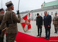 011_Prezydent Karol Nawrocki_Wizyta Prezydenta Czarnogóry Jakova Milatovicia i Małżonki_powitanie_14-10-2026_MWB13107.jpg.JPG