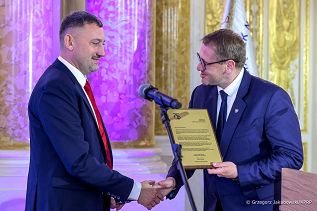 003_Minister_Mateusz_Kotecki_Gala_75_lecie_Zwiazku_Niewidomych_20261015_GJB_9292.jpg