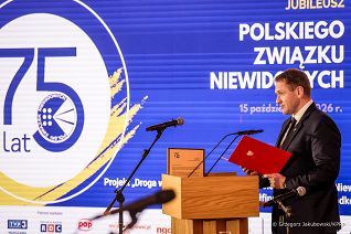 006_Minister_Mateusz_Kotecki_Gala_75_lecie_Zwiazku_Niewidomych_20261015_GJB_9333.jpg
