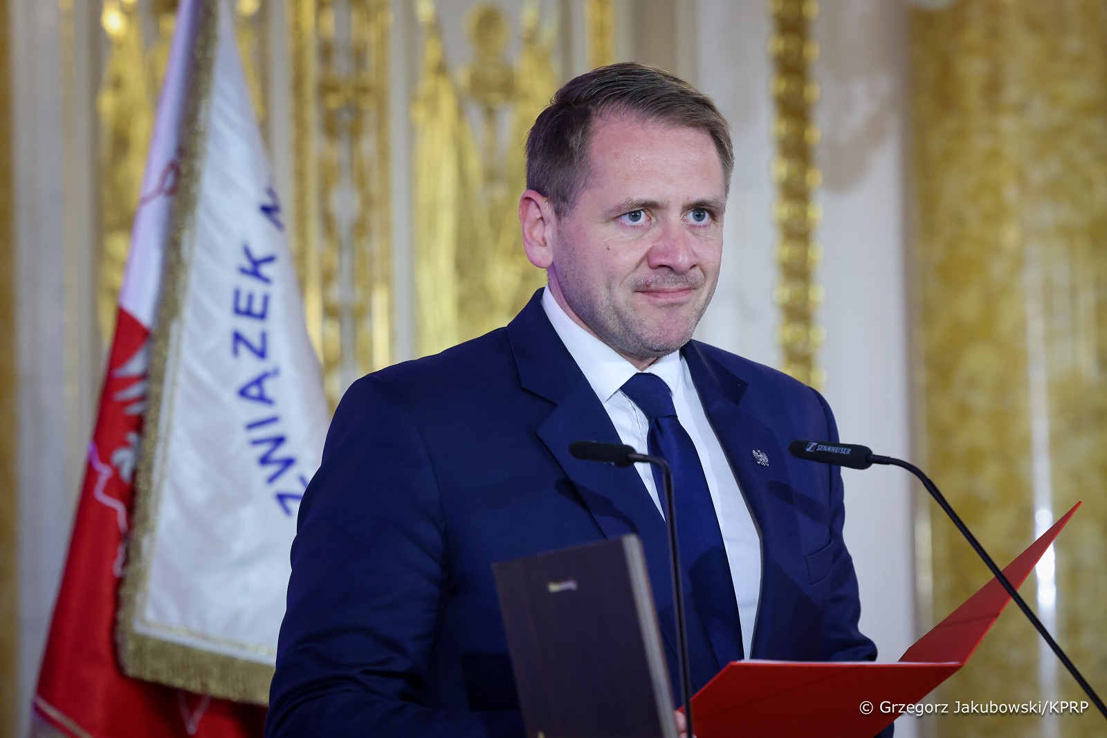 004_Minister_Mateusz_Kotecki_Gala_75_lecie_Zwiazku_Niewidomych_20261015_GJB_9310.jpg [996.46 KB]