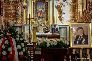 004_Doradca_Jan_Jozef_Kasprzyk_Uroczystosci_pogrzebowe_Kazimiery_Janoty_Bzowskiej_20261016_PK1_0136.jpg