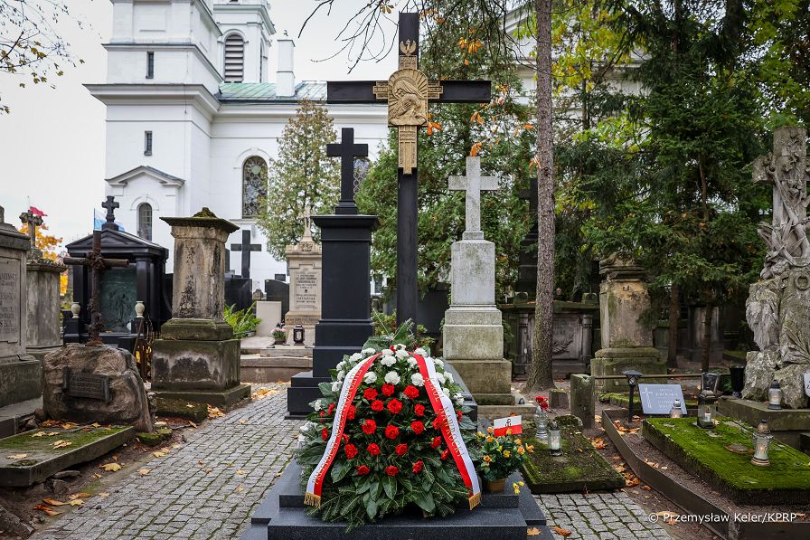 003_Minister_Wojciech_Kolarski_wieniec_grob_Ksiadz_Stefan_Niedzielak_20261019_PK1_1389.jpg