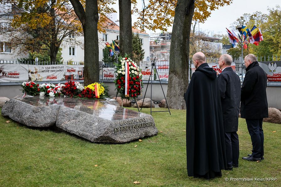 002_Minister_Wojciech_Kolarski_wieniec_na_grobie_Ksiedza_Jerzego_Popieluszki_20261019_PK1_1279.jpg