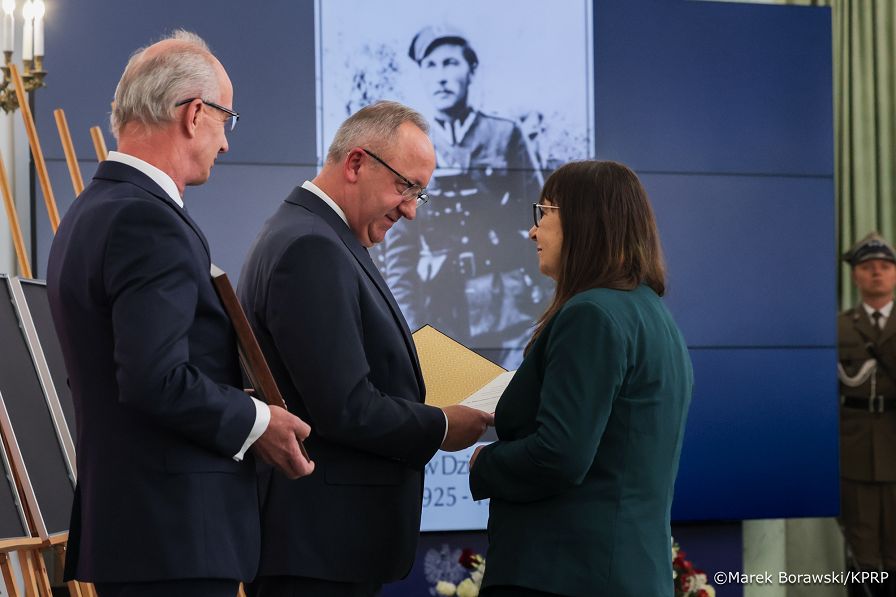 010_Minister Agnieszka Jędrzak_Minister Wojciech Kolarski_Wręczenie not identyfikacyjnych IPN_27-10-2026_MB2_8838.jpg.JPG