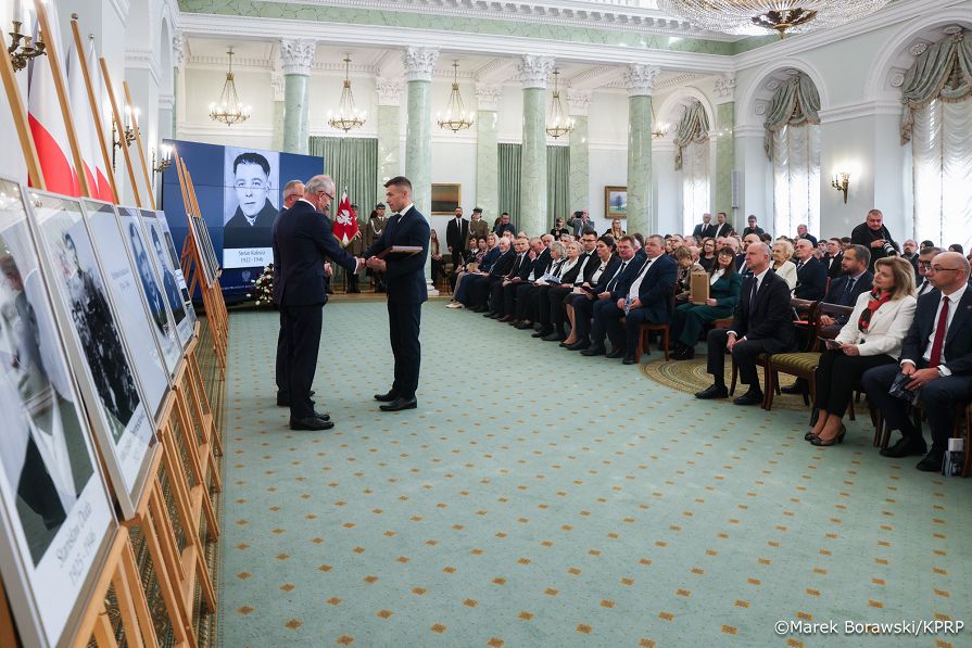 006_Minister Agnieszka Jędrzak_Minister Wojciech Kolarski_Wręczenie not identyfikacyjnych IPN_27-10-2026_MB1_8926.jpg.JPG