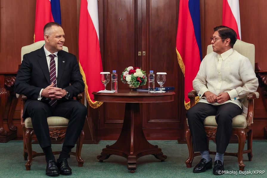 019_Para Prezydencka_Wizyta Pary Prezydenckiej na Filipinach_Ceremonia powitania oficjalnego_06-10-2026_MWB12341.jpg.JPG